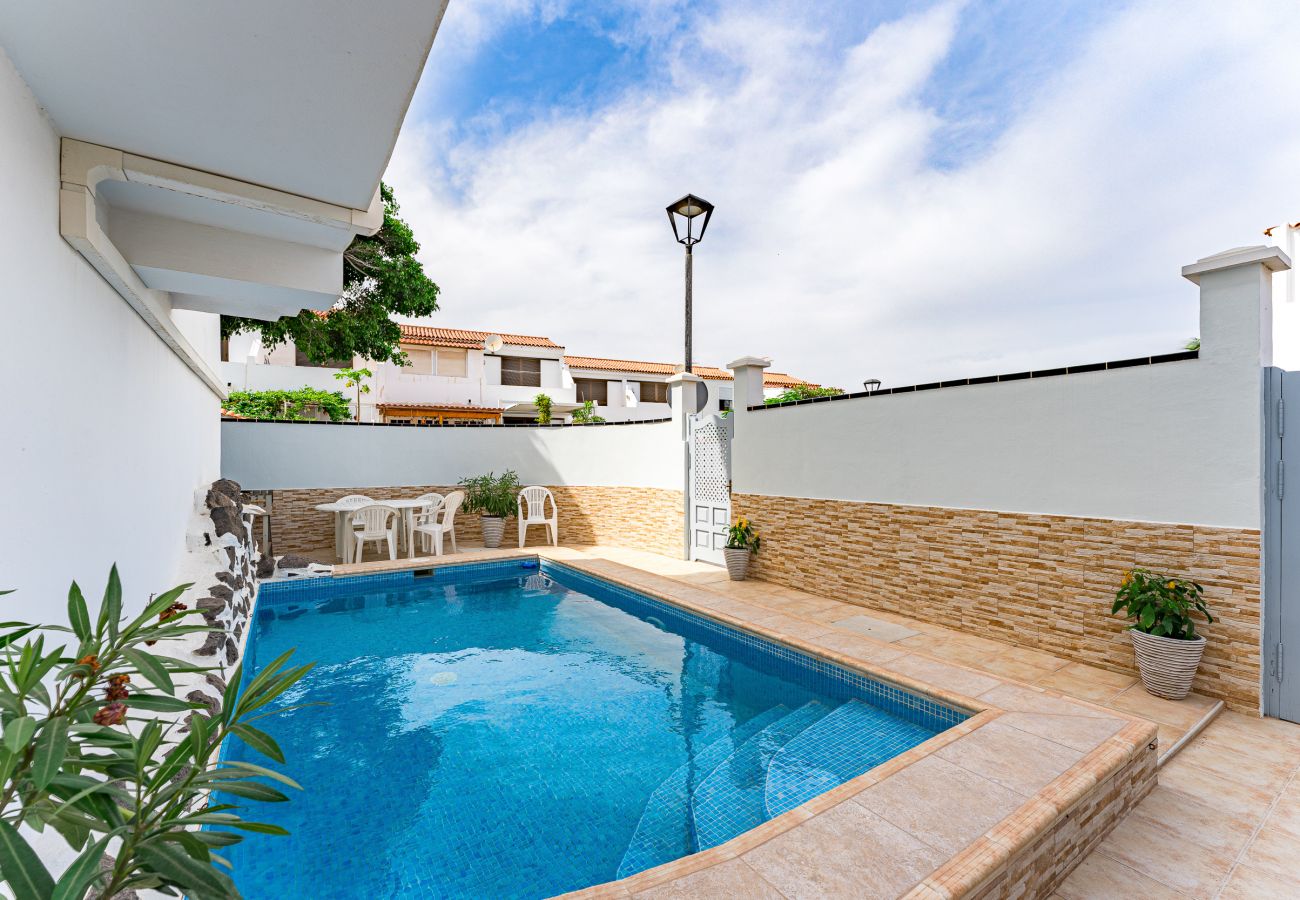 Townhouse in Arona - Fantastic townhouse with pool and vacation rental license (VV) only 400m from Playa Amarilla