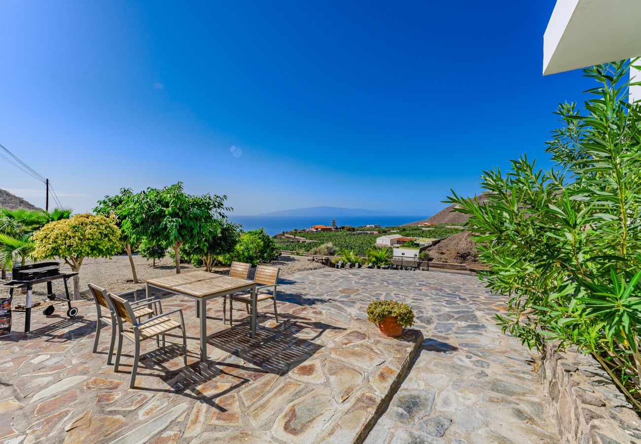 Country house in Santiago del Teide - Exclusive finca with spectacular sea view