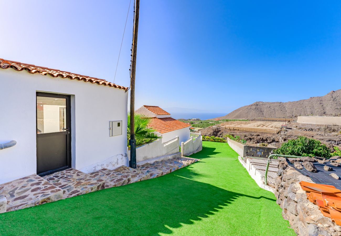 Country house in Santiago del Teide - Exclusive finca with spectacular sea view