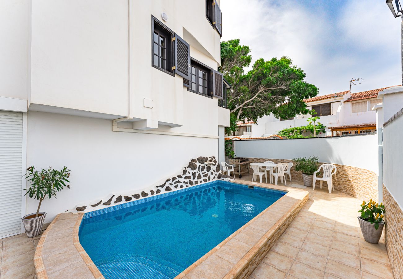 Casa adosada en Arona - Preciosa casa con piscina y licencia de alquiler vacacional (VV) a sólo 400m de Playa Amarilla