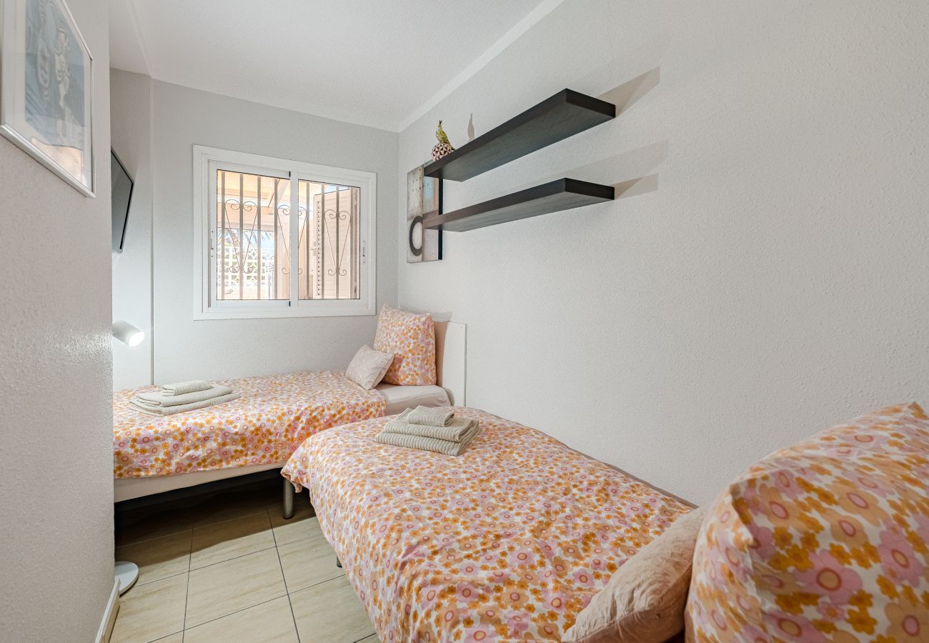 Ferienwohnung in Playa de Las Americas - Beach  Apartment Urbania - Playa de las Americas